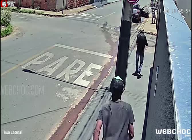 Video :He murders an elderly man with a disability because he gave his lover a banana